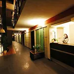 & Zakrzowek Lägenhetshotell Kraków