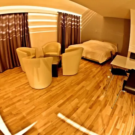 Aparthotel & Zakrzowek 4*