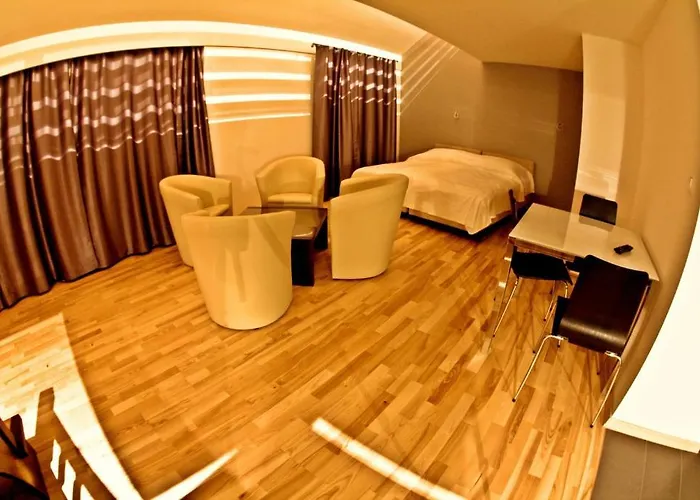 Aparthotel & Zakrzowek 4*